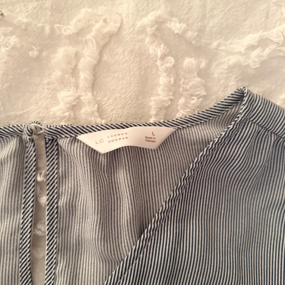 LC Lauren Conrad V-Neck Short Puff Sleeve Woven Top Size Large - Picture 3 of 4